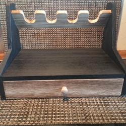 Pr&eacute;sentoir pour Armes de poing en bois 2 couleurs 4 emplacements avec tiroir