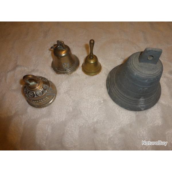 LOT DE 4 CLOCHES