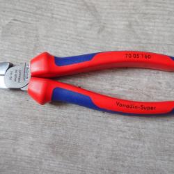 Pince coupante et isol&eacute;e Knipex