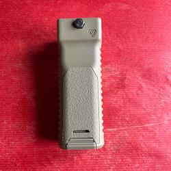 Poign&eacute;e Bipied Picatinny Strike Industries FDE