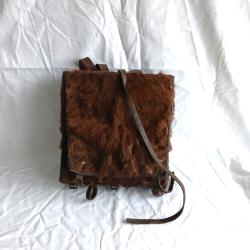 SUISSE - CH354380c Sac &agrave; dos p&eacute;riode WW2 (avec son contenu)