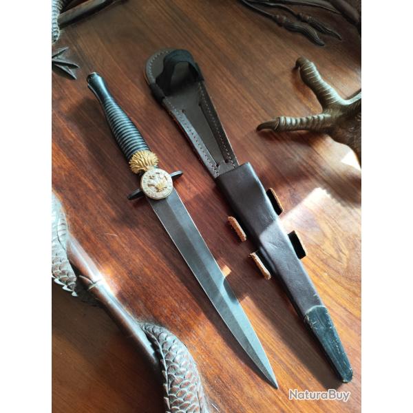 Dague Fairbairn & Sykes comm�morative des ROYAL WELCH FUSILIERS cooper Sheffield.