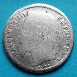 1 pi&egrave;ce de 1 Francs Napol&eacute;on III laur&eacute;, argent, tr&egrave;s us&eacute;e, ann&eacute;e probable 1867 (presque illisible),