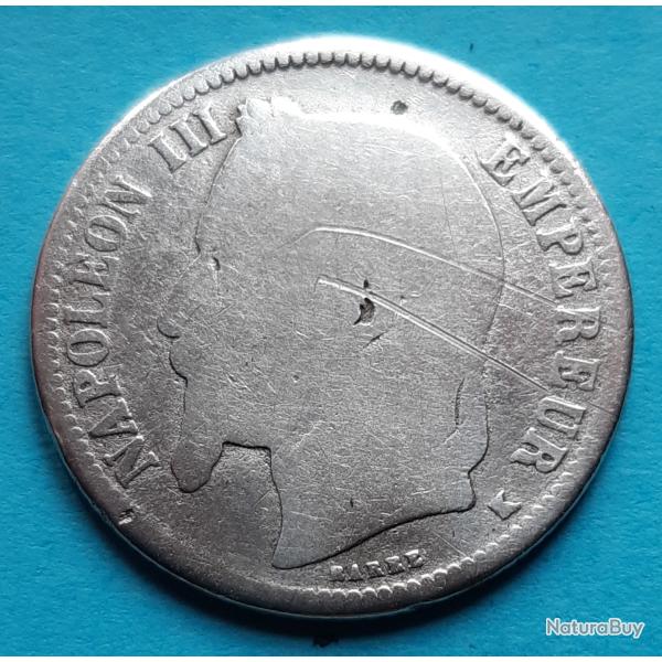 1 pi�ce de 1 Francs Napol�on III laur�, argent, tr�s us�e, ann�e probable 1867 (presque illisible),