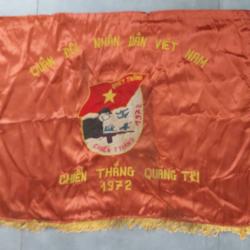 Drapeau Vietnam du Nord (Vietcong) propagande guerre du Vietnam 1972