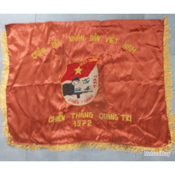 Drapeau Vietnam du Nord (Vietcong) propagande guerre du Vietnam 1972