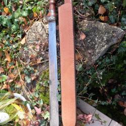 Ep&eacute;e Glaive Empereur Romain Lame Damas 512 Couches Forg&eacute;e Manche Bois/Laiton Etui Fabri Artisanale01