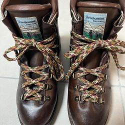 Chaussures de montage Vendramini taille 44. Tr&egrave;s tr&egrave;s bon &eacute;tat. Quelques traces d usage.