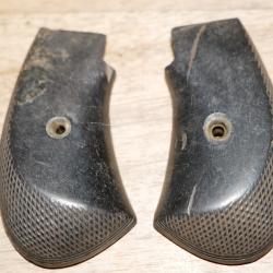 Paire de plaquettes de Revolver 320 ou petit 380 en &eacute;b&egrave;ne