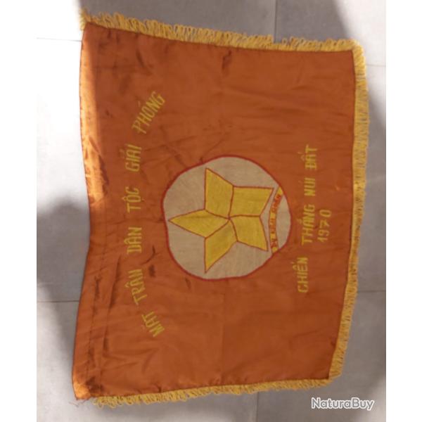 Drapeau Vietnam du Nord (Vietcong) propagande guerre du Vietnam 1970