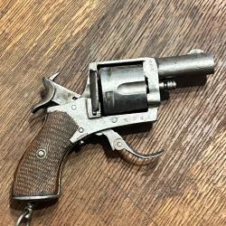 Joli revolver 320