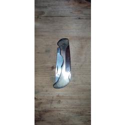 Petit couteau pliant.