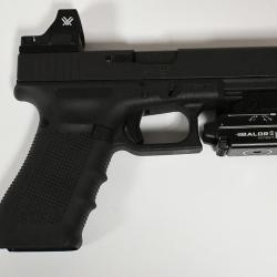 PISTOLET GLOCK 17 GEN 4 + DEFENDER + LAMPE ( occasion )