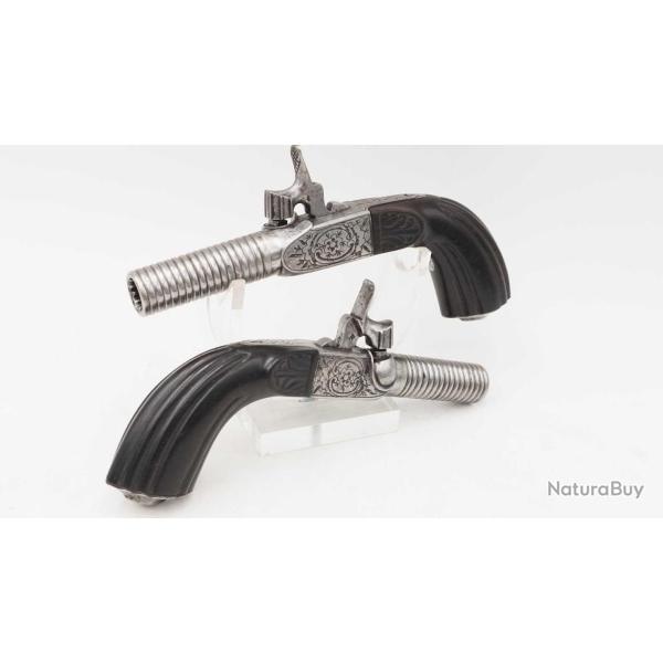 PAIRE DE PISTOLETS � COFFRE DE POCHE � PERCUSSION DIT DE VOYAGE CALIBRE 10MM Categorie D