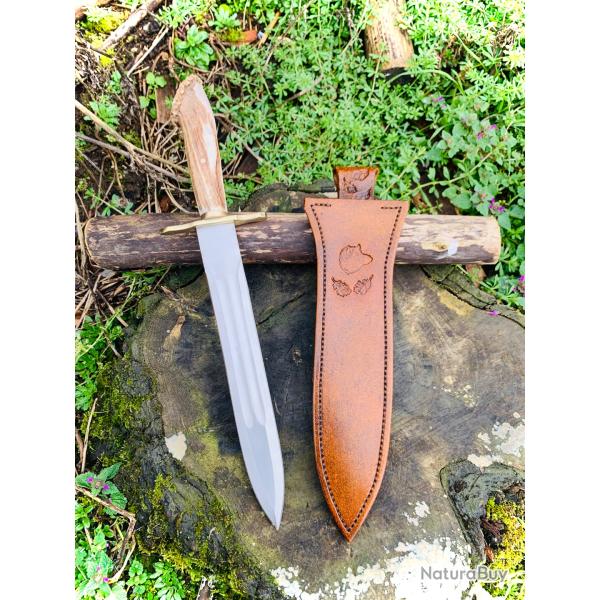 dague de chasse d'artisan / bois de cerf , gravure sanglier , feuilles de ch�ne / 2