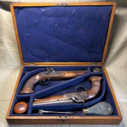 Tr&egrave;s beau coffret d'une paire de pistolets &agrave; percussion vers 1850.