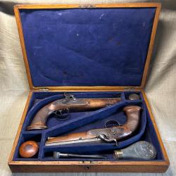 Tr&egrave;s beau coffret d'une paire de pistolets &agrave; percussion vers 1850.