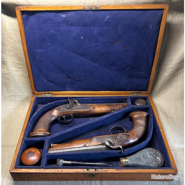 Tr�s beau coffret d'une paire de pistolets � percussion vers 1850.