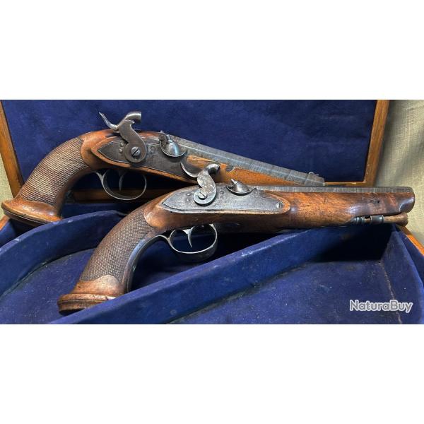 Tr�s beau coffret d'une paire de pistolets � percussion vers 1850.