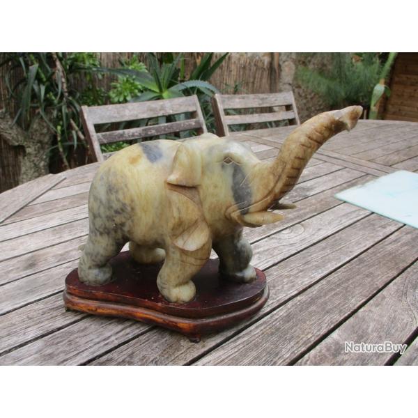 elephant pierre sur socle bois