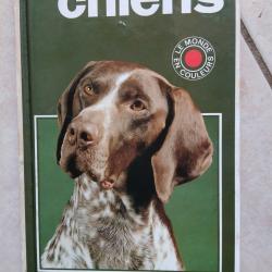 Livre "LES CHIENS" 164 pages en BE