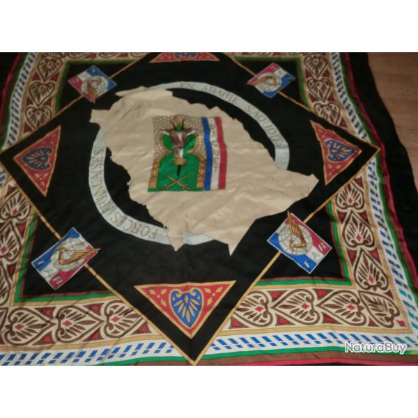 carr� foulard militaire vintage 100 % soie  forces fran�aise en arabie saoudite /  dim 85 X 83  cm