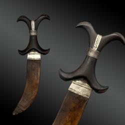 POIGNARD DES POPULATIONS BEJA OU BEDJA, AVEC FOURREAU Afrique, &Eacute;thiopie ou Soudan, XX&egrave;me si&egrave;cle