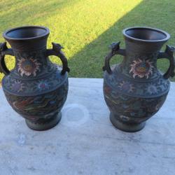 Ancienne grande paire de vases en bronze patin&eacute; avec &eacute;maux cloisonn&eacute;s - CHINE/INDOCHINE (XIX&eacute;)