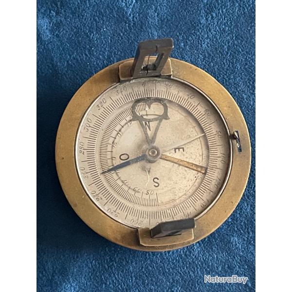 Ancienne boussole militaire
