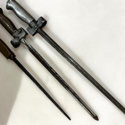 lot de trois ba&icirc;onnettes lebel, 2 raccourcies, une transform&eacute;e en dague