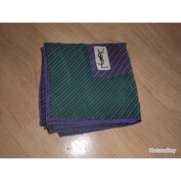 foulard carr� vintage 100% soie YSL  /  62 X 60 cm