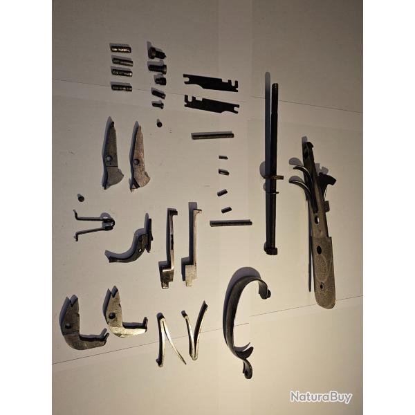 Lot de pi�ces pour BERNADELLI juxtapos� cal. 12/70