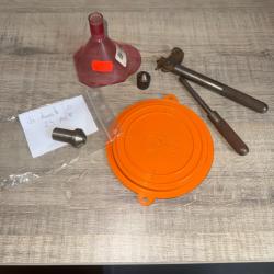 LOT DIVERS MATERIEL DE RECHARGEMENT A VOIR DONT DESAMORCEUR BERDAN RCBS