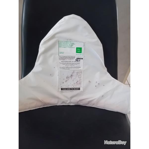 Ench�re 1 plaque balistique contre les armes de poings et les lames AEGIS 52X36 cm