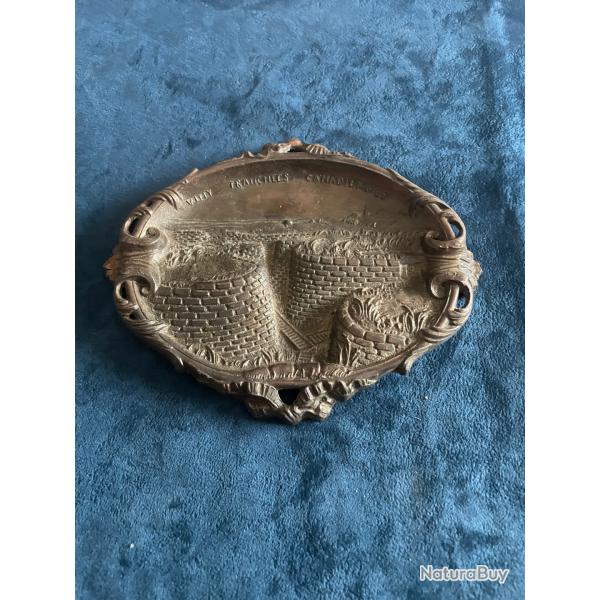 Vide poche repr�sentant les tranch�es canadiennes de Vimy