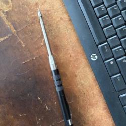 stylo de d&eacute;fense pic &agrave; glace automatique