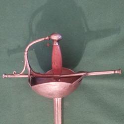 &Eacute;p&eacute;e  ( rapi&eacute;re) de garde ( ou Taza) Peninsulaire du XVII si&eacute;cle, ( coupes en forme de" marguerita"