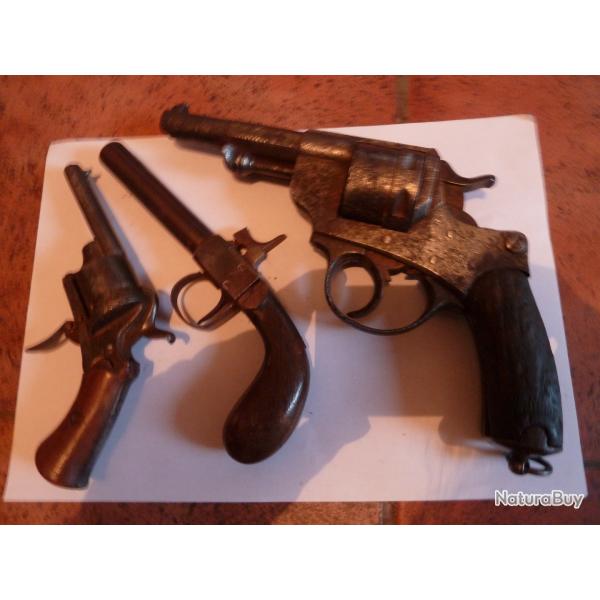 Lot de trois pistolets dont un 73 marine.