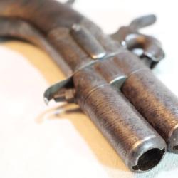 Pistolet &agrave; double canons verticaux rotatifs Platine grav&eacute;e Lelyon &agrave; Paris XIX SDC26PST002