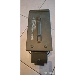 Caisse munitions m&eacute;talliques herm&eacute;tiques vide