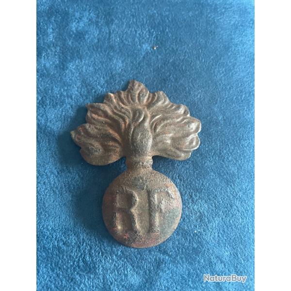 Insigne de l'infanterie fran�aise mod�le 15 casque Adrian WW1