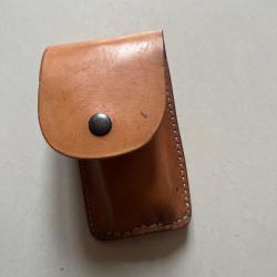 Pochette &agrave; mettre &agrave; la ceinture, porte couteau