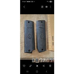 PLAQUETTES DE CROSSE QUADRILL&Eacute;ES GIUSEPPE CHIESA POUR PISTOLETS ITALIENS