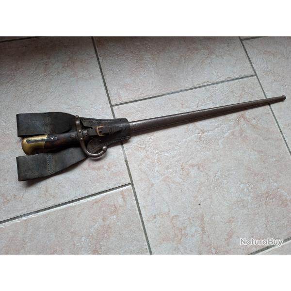 Ba�onnette fran�aise gras compl�te avec son porte fourreau , France guerre 14-18 WW1