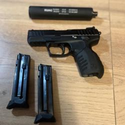 Ruger SR22 filet&eacute; + r&eacute;ducteur de bruit