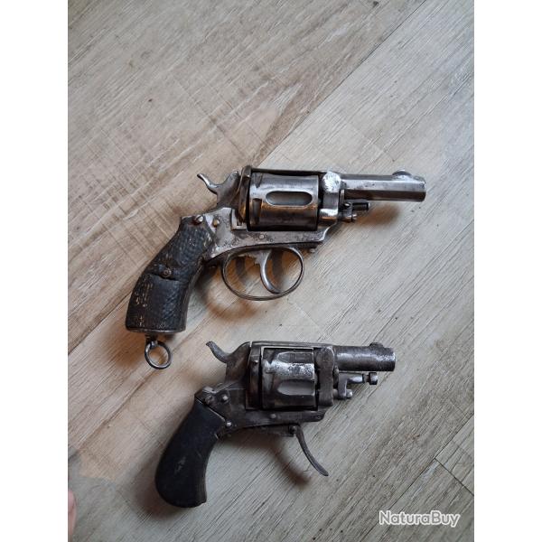 Deux revolvers bulldog 380 .320 ( 1 � sans r�serves)