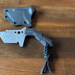 Le Cal d'Assault, couteau de cou custom par Bastinelli, neuf