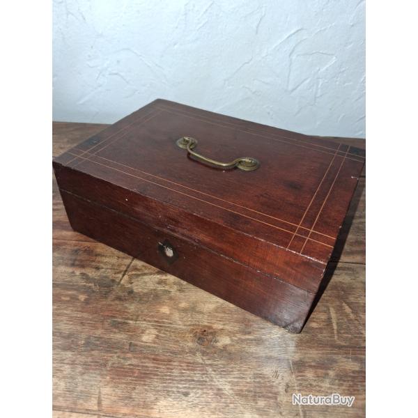 Coffret bo�te ancien   pour  pistolet et r�volver  tir duel Colt smith  and Wesson  polefaucheux