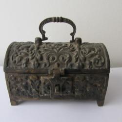 Coffret en bronze style Renaissance fin 19e si&egrave;cle