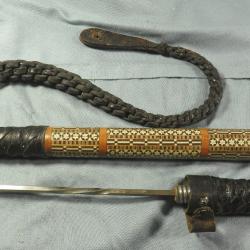 ANCIEN FOUET AVEC PIC INTERIEUR  -  AFRIQUE